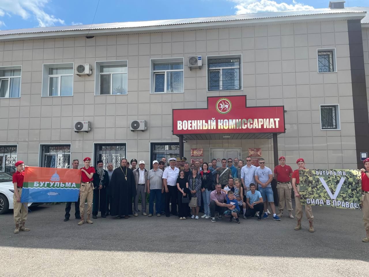 Добровольцев-контрактников из Бугульминского района торжественно проводили на службу