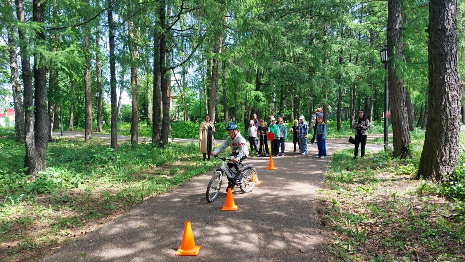 В лето на велосипеде: в парке на улице Красноармейской состоялось тематическое мероприятие