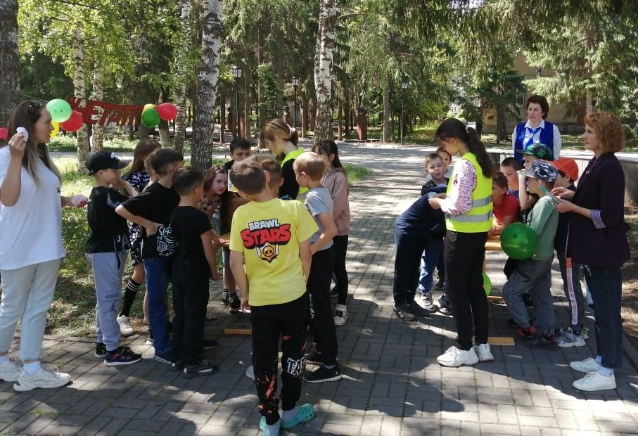 Бугульминские школьники на каникулах изучают ПДД