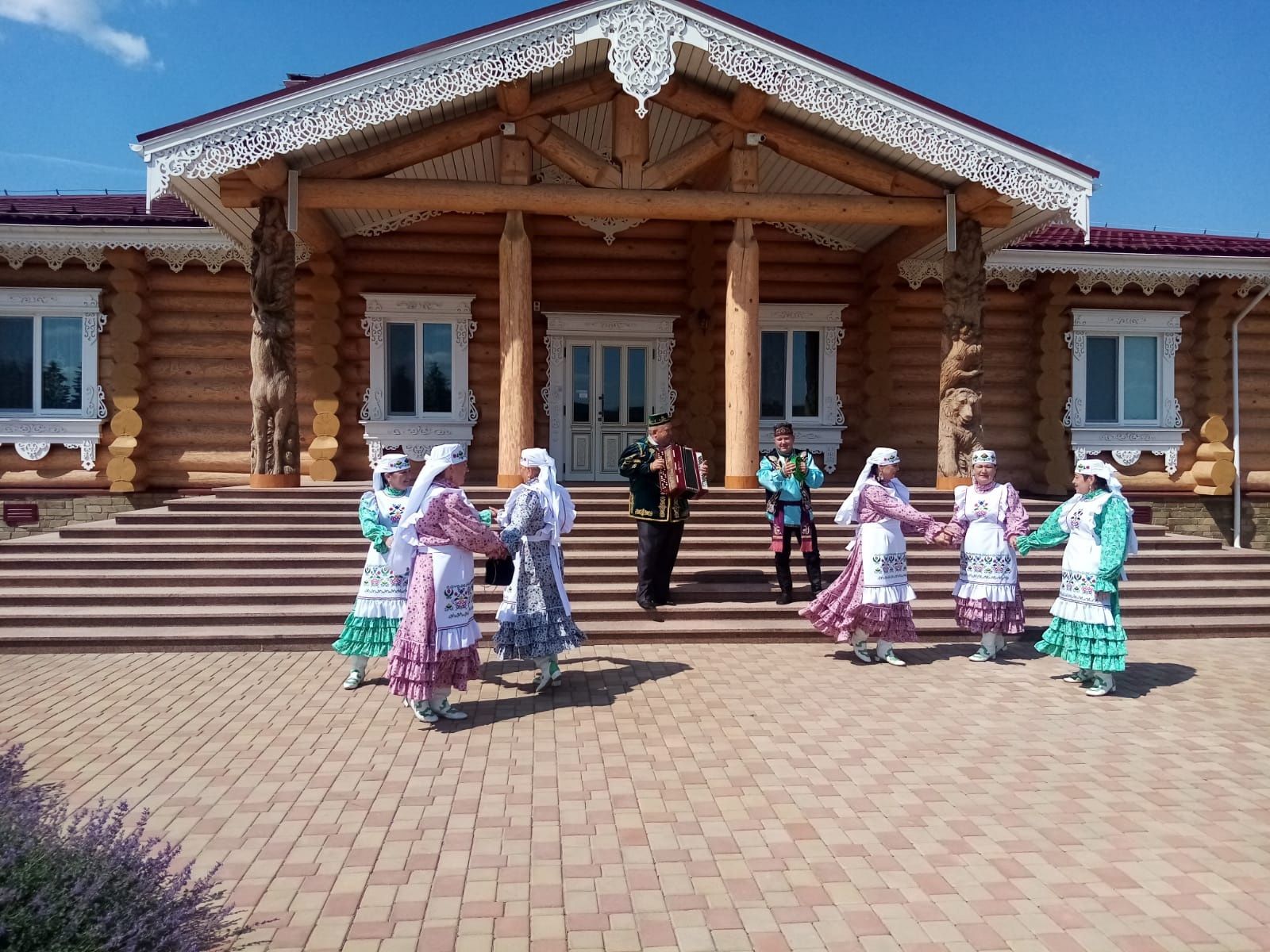 Ветераны из Бугульминского района посетили краеведческий музей в соседнем районе и подготовили сюрприз для его сотрудников
