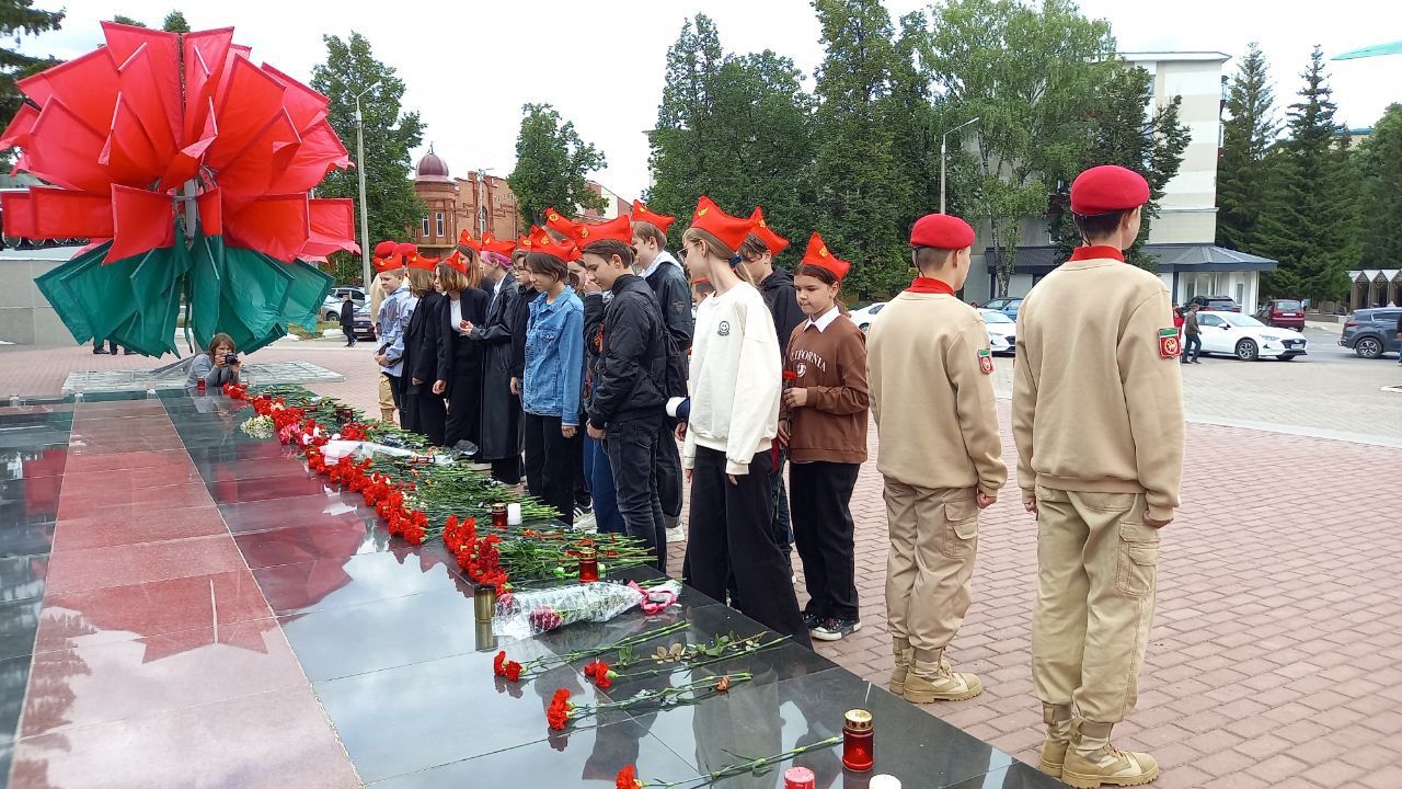 Бугульминцы в День памяти и скорби почтили память погибших в Великой Отечественной войне