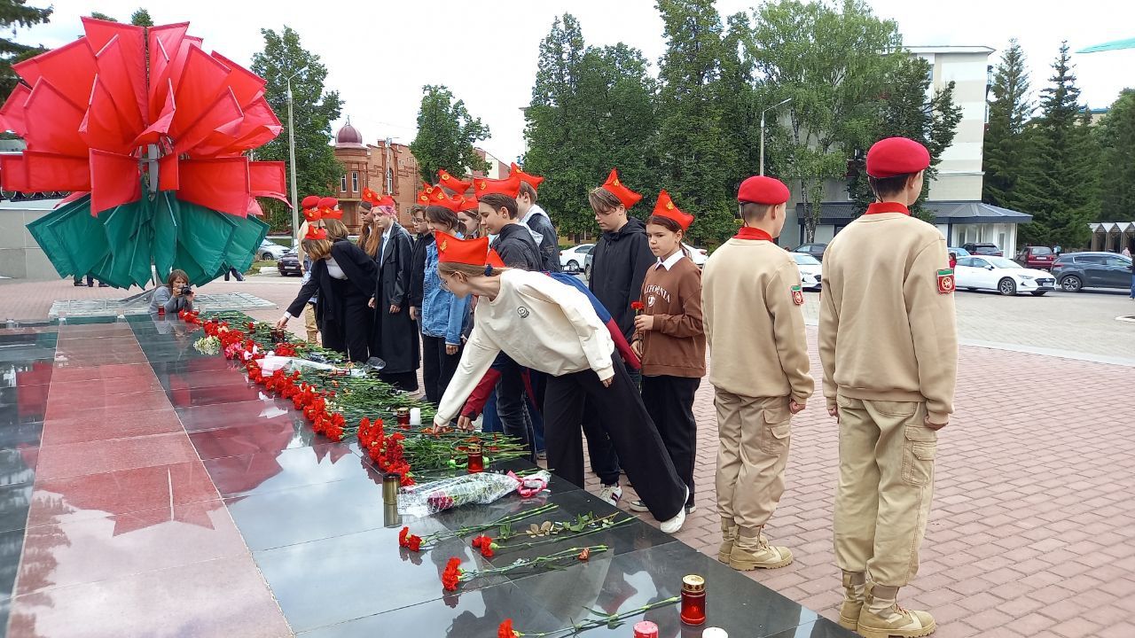 Бугульминцы в День памяти и скорби почтили память погибших в Великой Отечественной войне