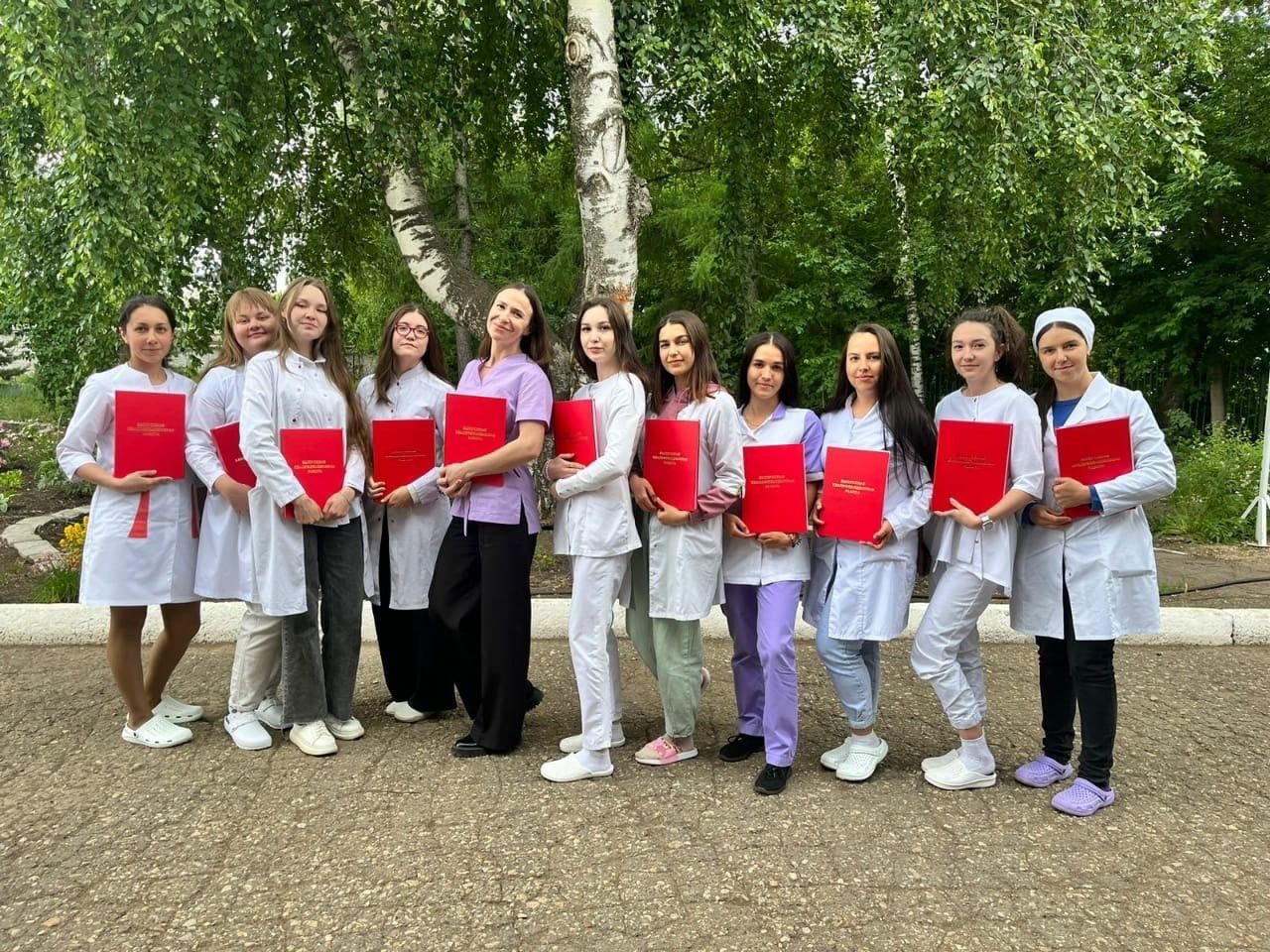 Студенты Бугульминского медучилища сдают итоговые экзамены и готовятся к получению дипломов