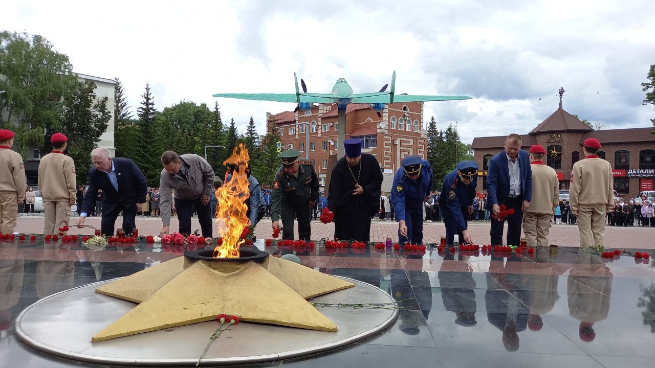 Бугульминцы в День памяти и скорби почтили память погибших в Великой Отечественной войне