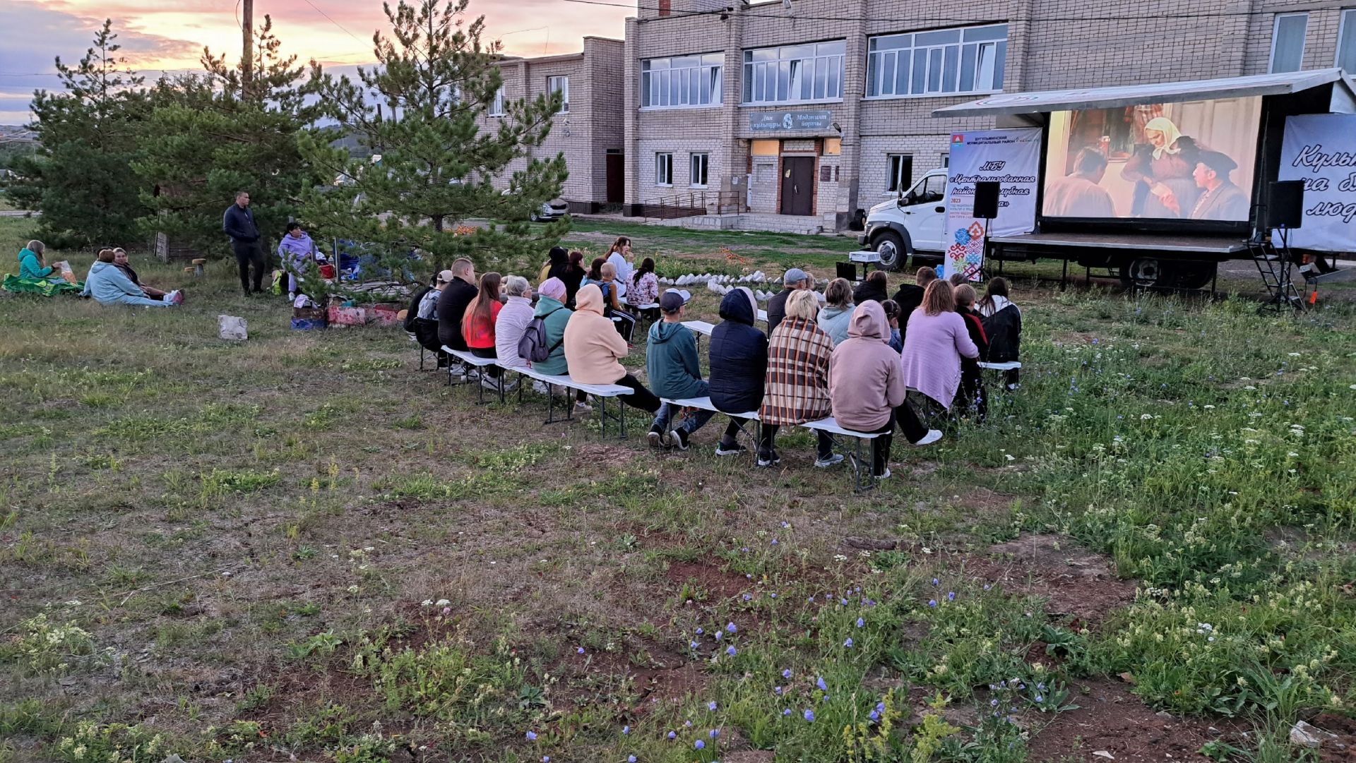 Жители Бугульминского района посетили киносеанс под открытым небом