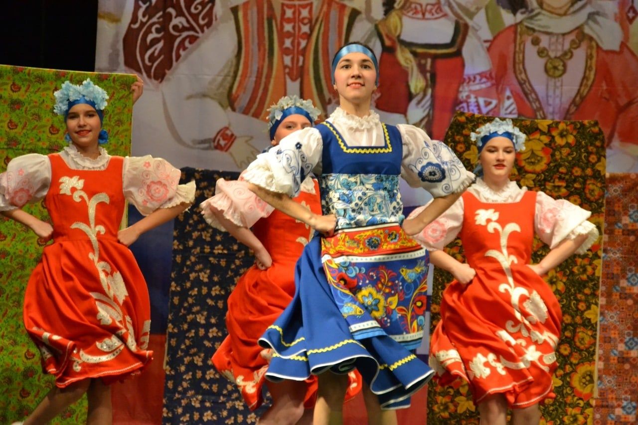 Народный ансамбль танца из Бугульмы на протяжении многих лет радует зрителей своими выступлениями