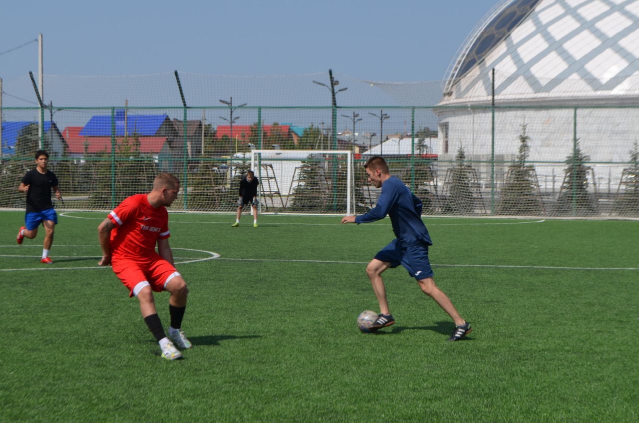К 80-летию начала разработки нефти Татарстана в Бугульме провели турнир по мини-футболу