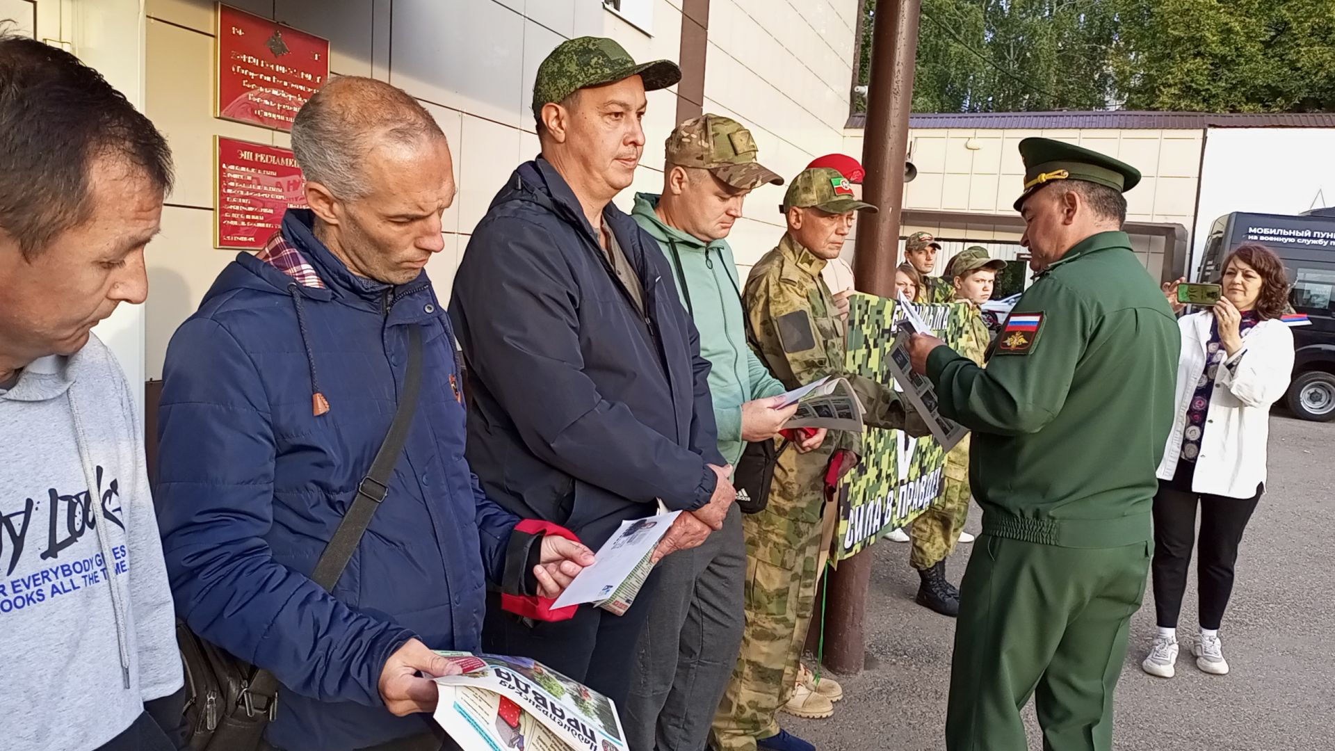 Очередные пять добровольцев-контрактников из Бугульмы отправились на службу
