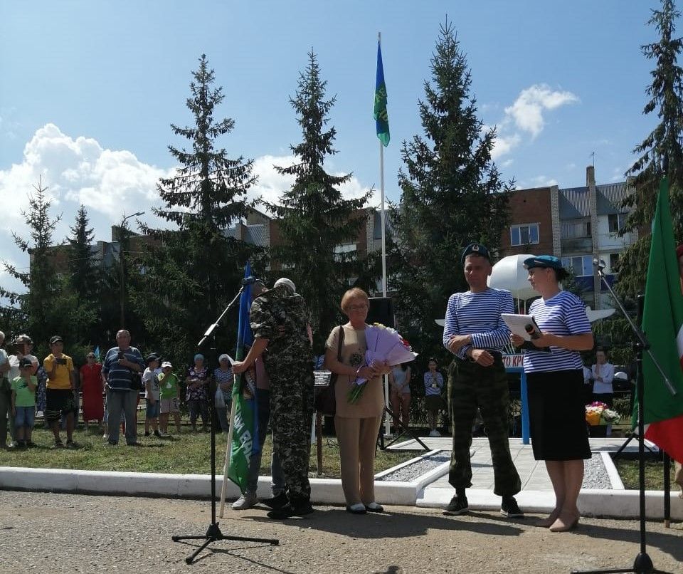 Торжественное открытие памятной композиции «Воинам десантникам» состоялось в Бугульминском районе