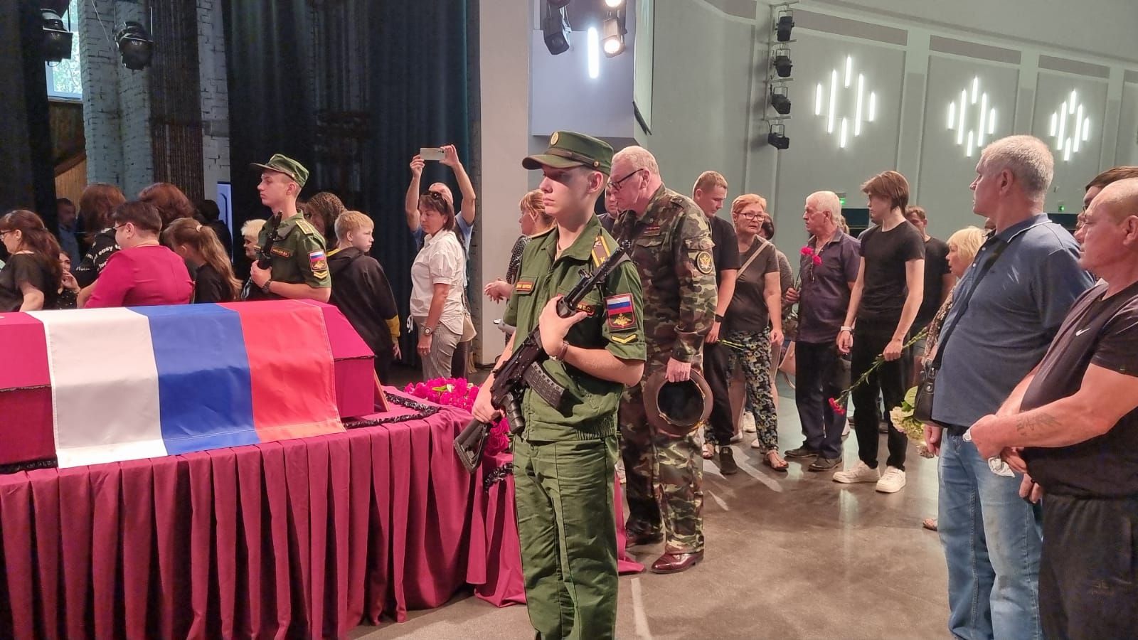 В Бугульме простились с погибшим на СВО Ивановым Дмитрием