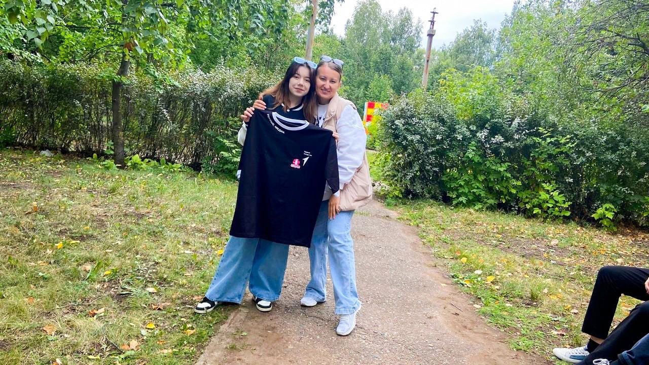 Бугульминцы из «Движения Первых» благоустроили сквер за Дворцом молодежи