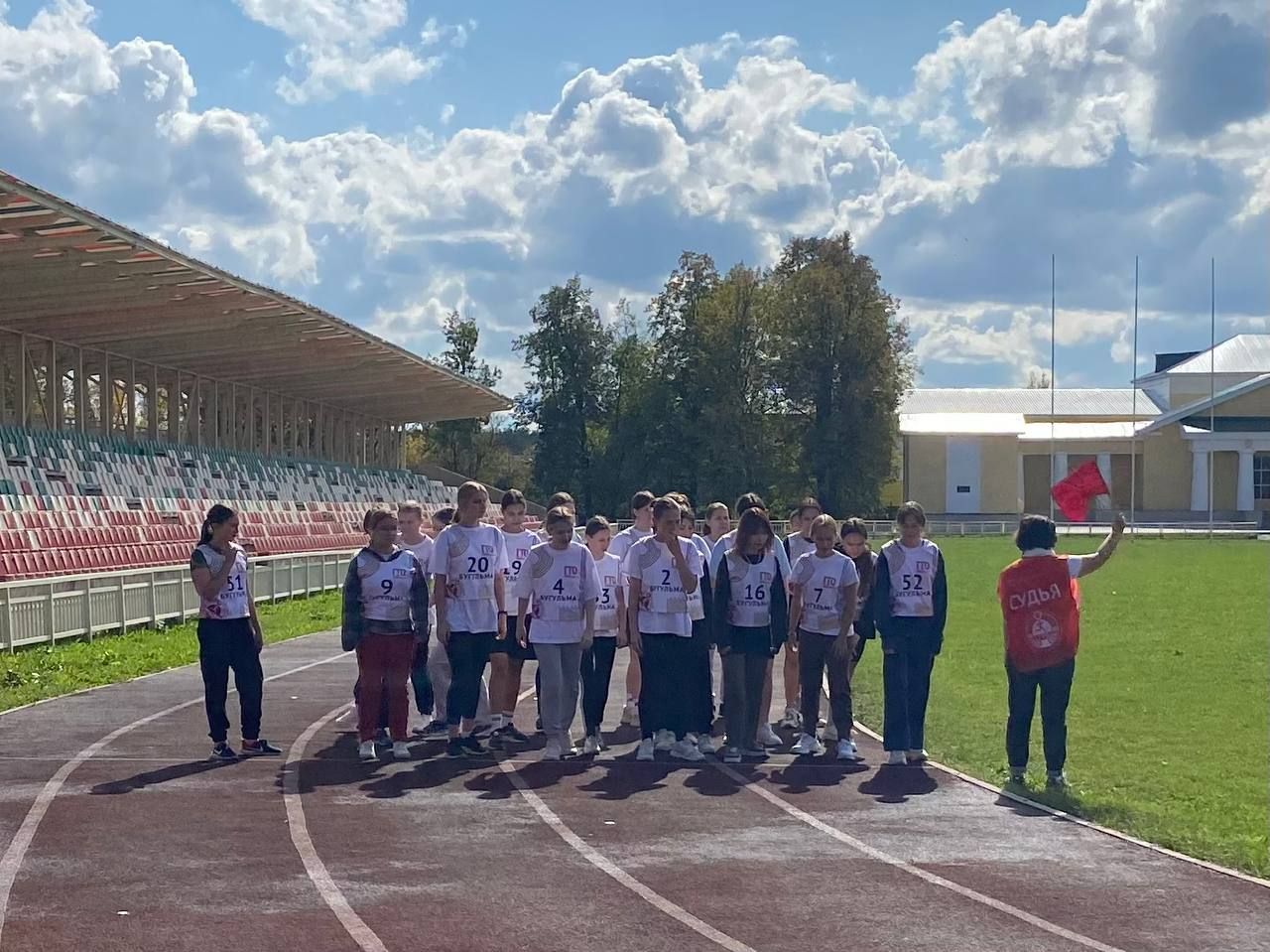 На бугульминском стадионе «Энергетик» школьники сдали нормативы ГТО