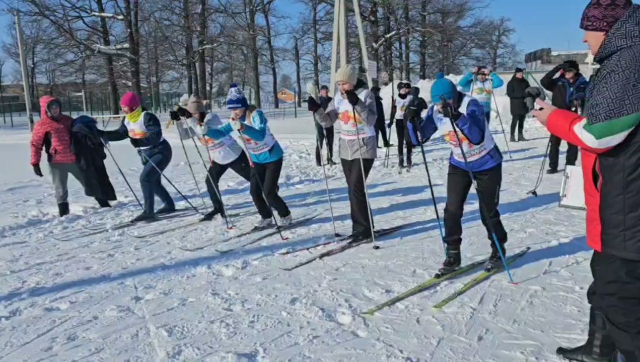 В Бугульме впервые провели семейный забег по лыжным гонкам