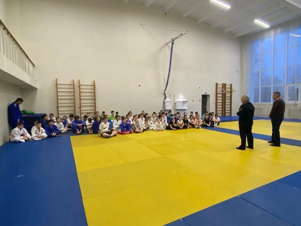 С бугульминскими спортсменами провели важную беседу