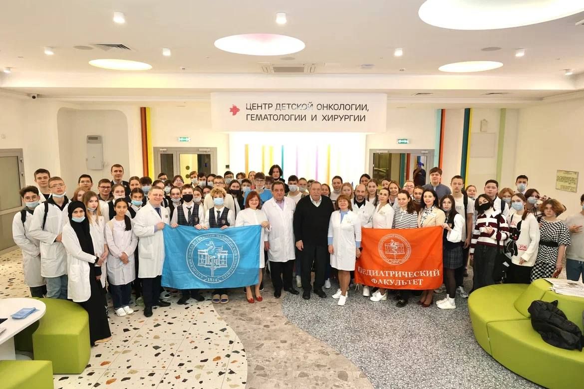 В центральных районных больницах республики и ведущих клиниках Казани прошел День открытых дверей для школьников и студентов