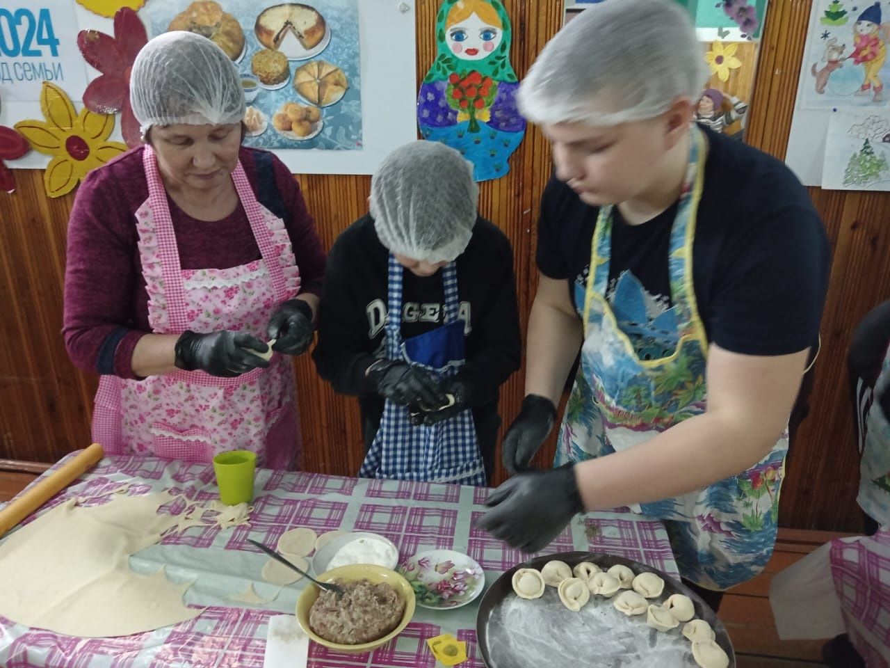 В Новоалександровском Доме культуры прошёл семейный конкурс «Праздник пельменей»