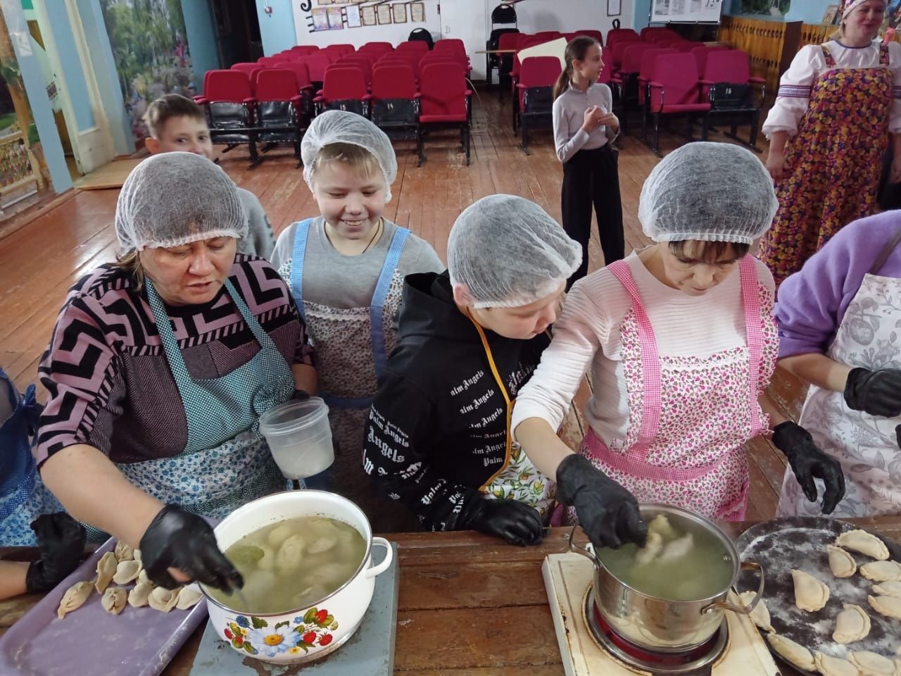 В Новоалександровском Доме культуры прошёл семейный конкурс «Праздник пельменей»