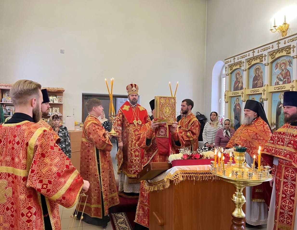 Архиерейская литургия в праздник Собора новомучеников и исповедников Церкви Русской прошла в Бугульминском районе