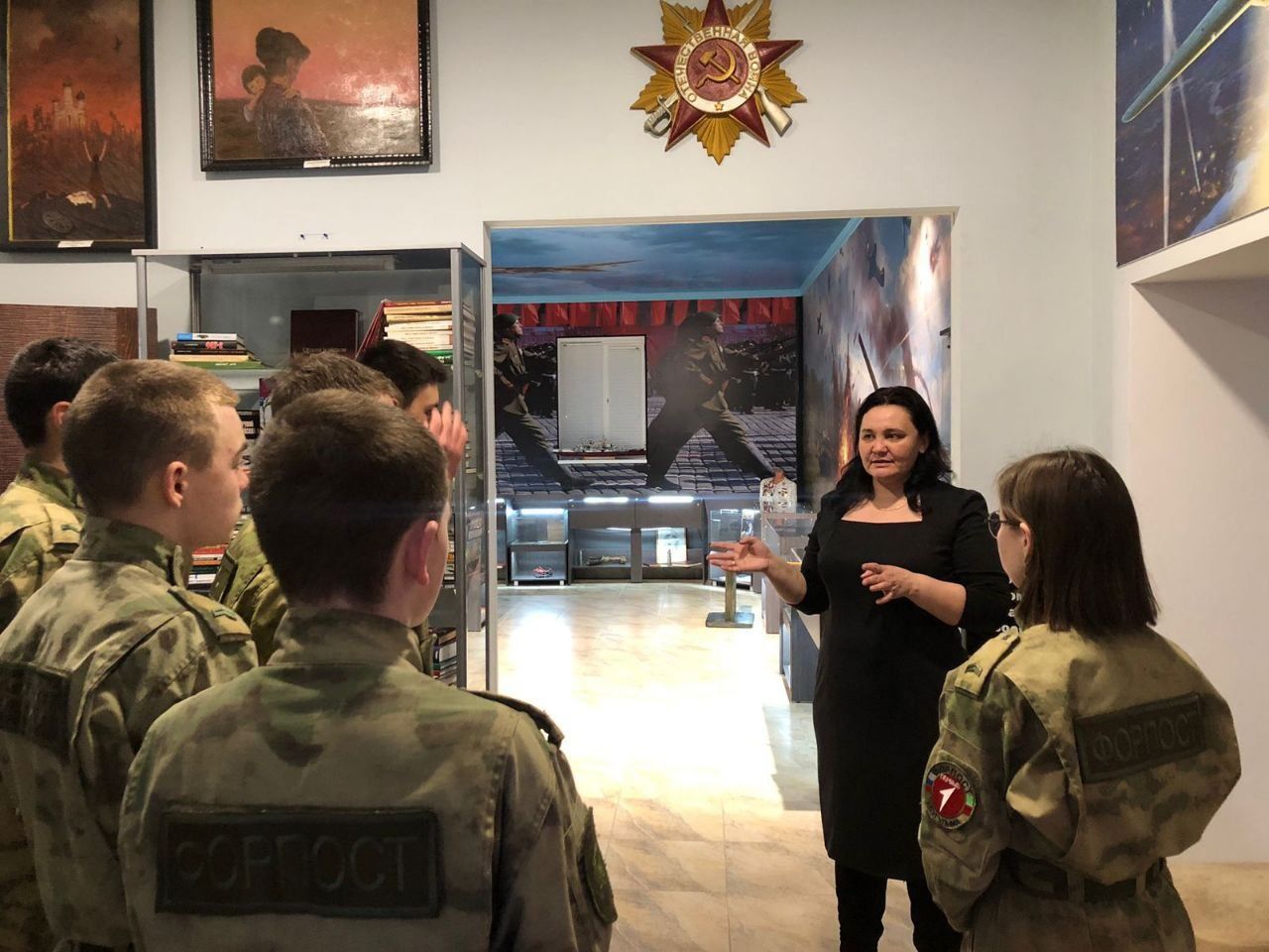В Бугульме воспитанники патриотического центра встретились с ветераном спецоперации