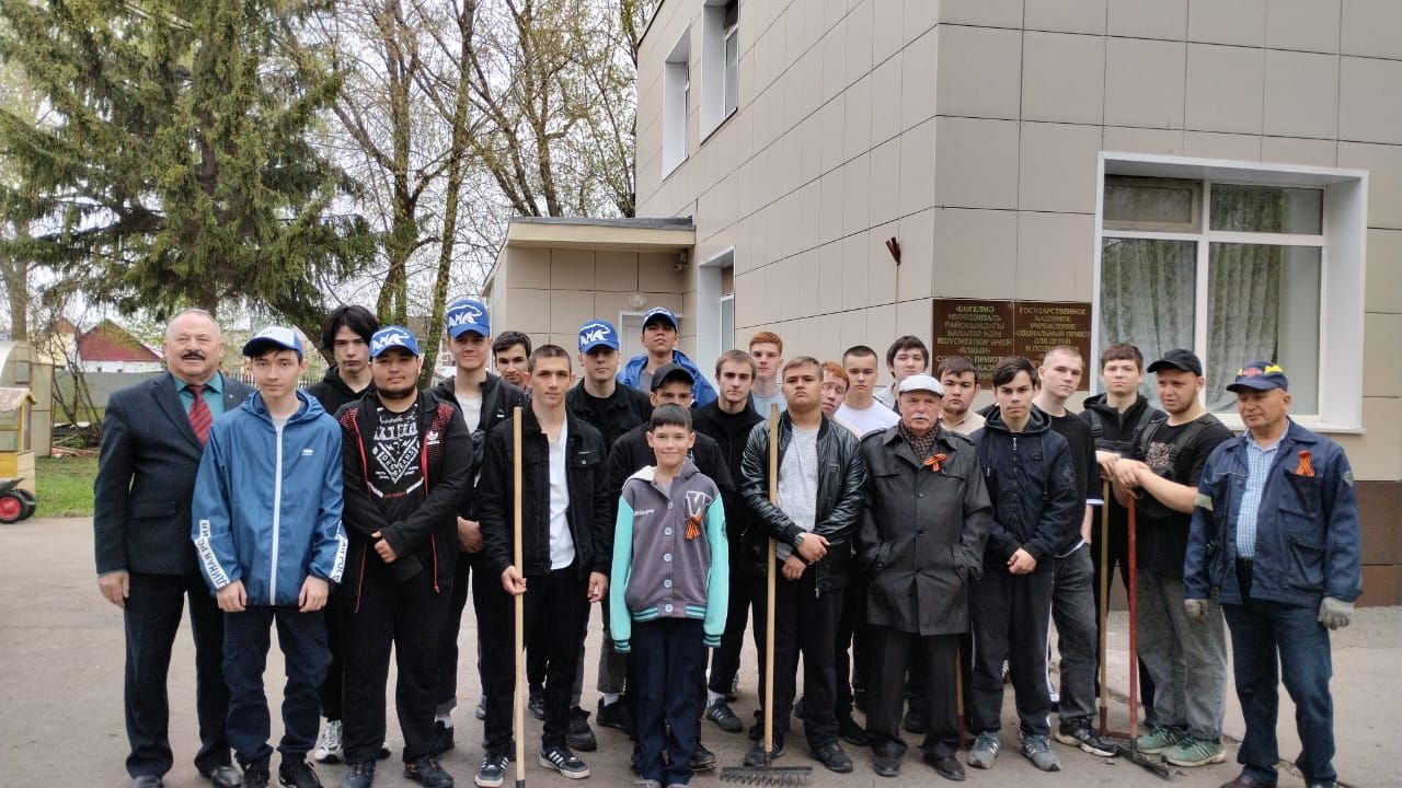 Молодогвардейцы Бугульмы навели порядок на территории детского приюта и реабилитационного центра