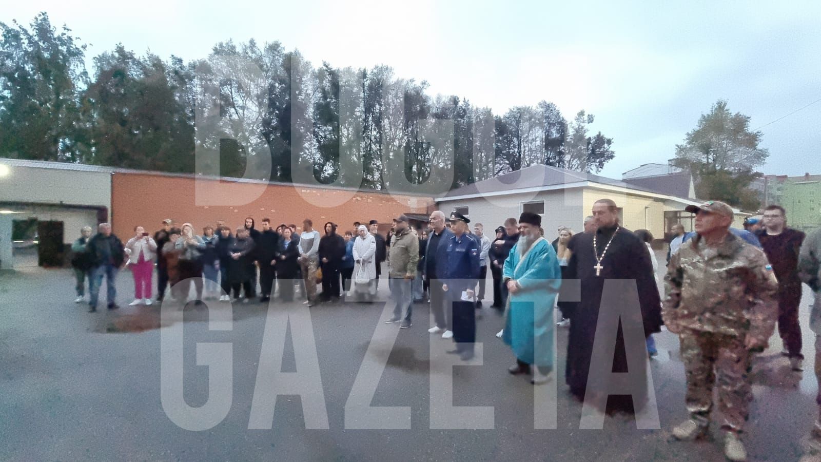 Бугульминские юнармейцы передали флаг убывающим на СВО