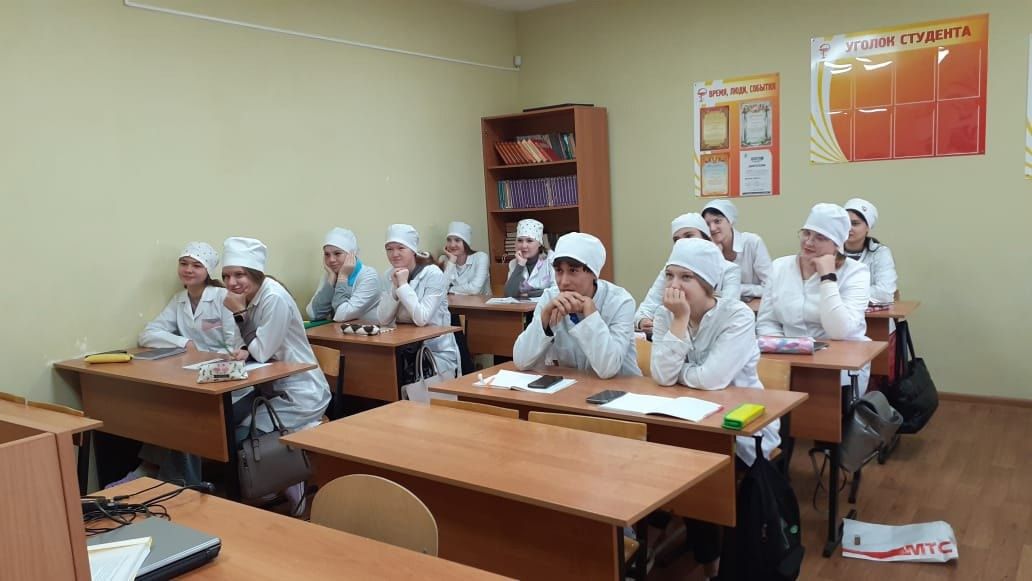 Студенты медколледжа Бугульмы встретились с выпускниками учреждения