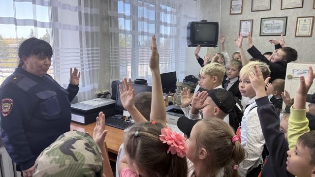 Юные бугульминцы с экскурсией посетили правоохранительные органы
