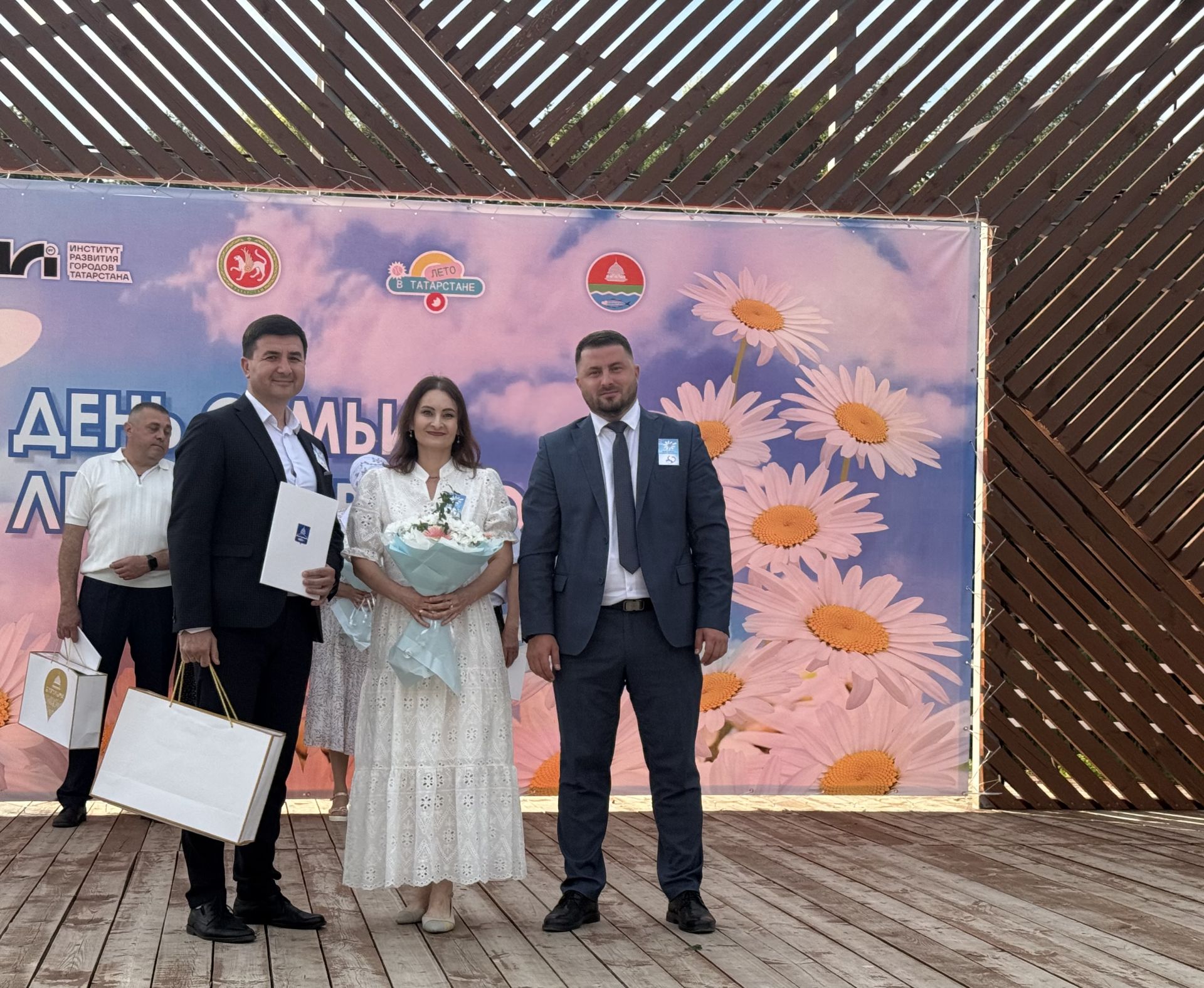 Самые крепкие пары Бугульмы поздравили с Днем семьи, любви и верности