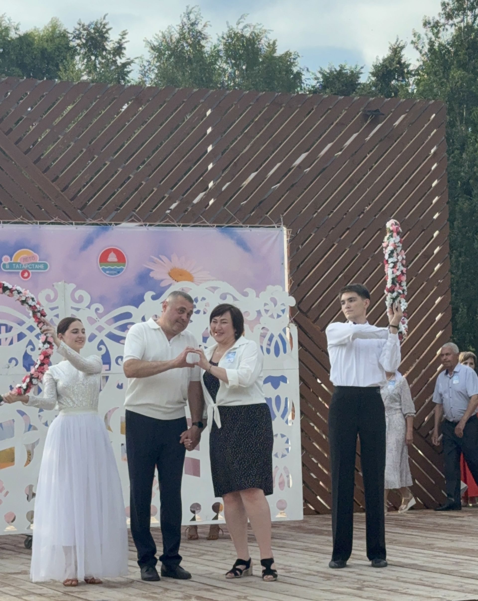 Самые крепкие пары Бугульмы поздравили с Днем семьи, любви и верности