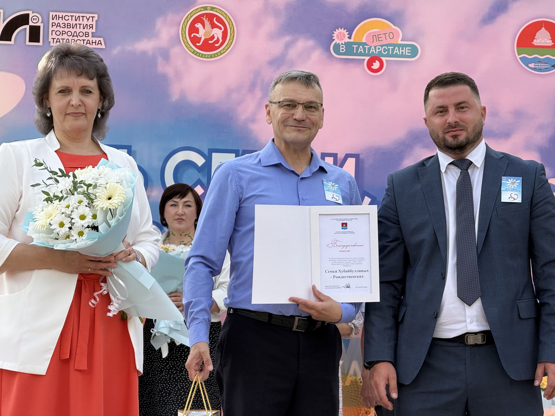 Самые крепкие пары Бугульмы поздравили с Днем семьи, любви и верности