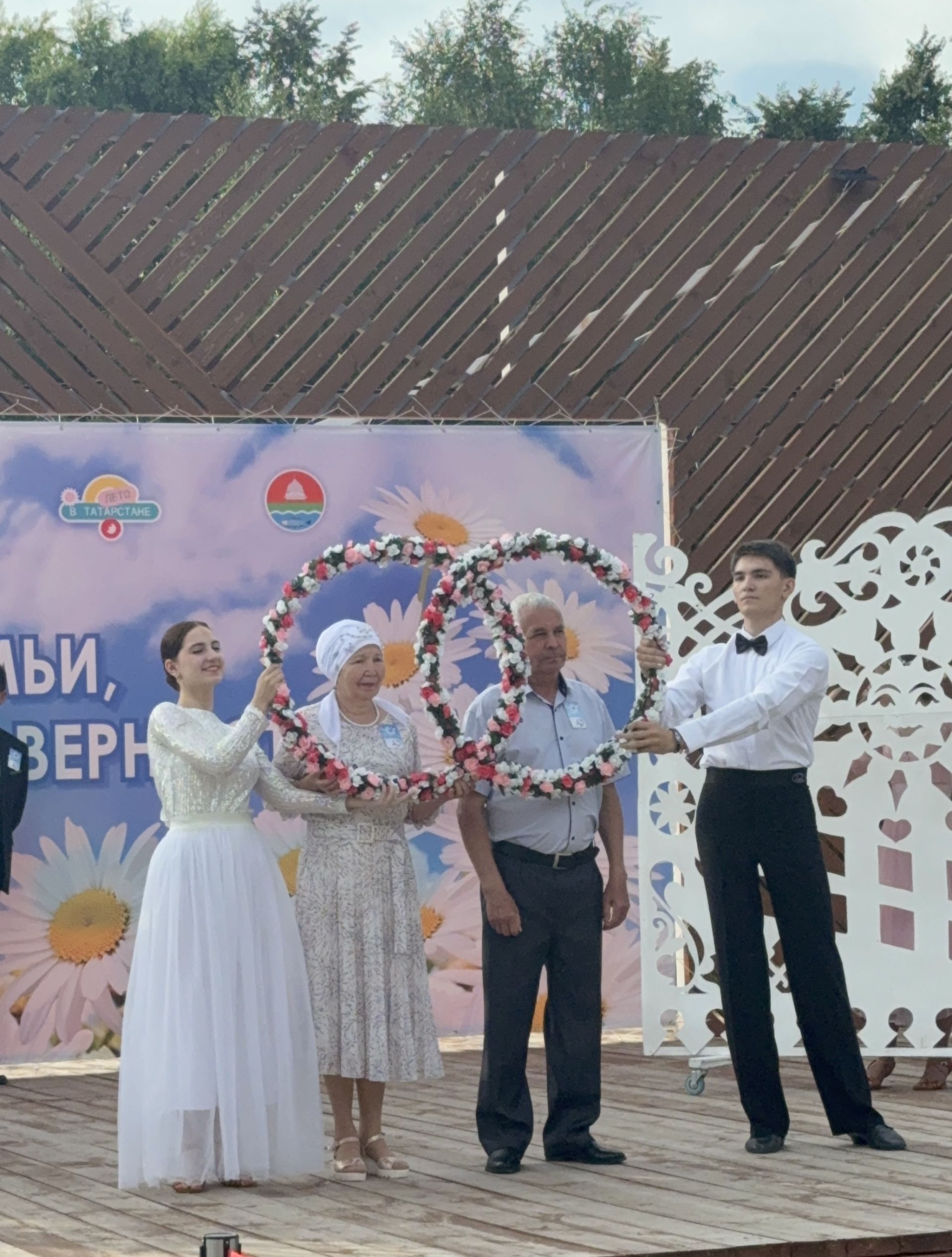 Самые крепкие пары Бугульмы поздравили с Днем семьи, любви и верности