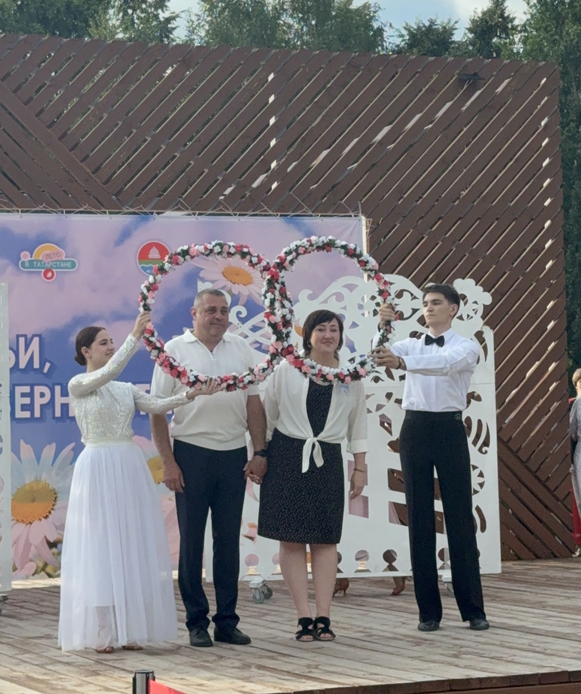 Самые крепкие пары Бугульмы поздравили с Днем семьи, любви и верности