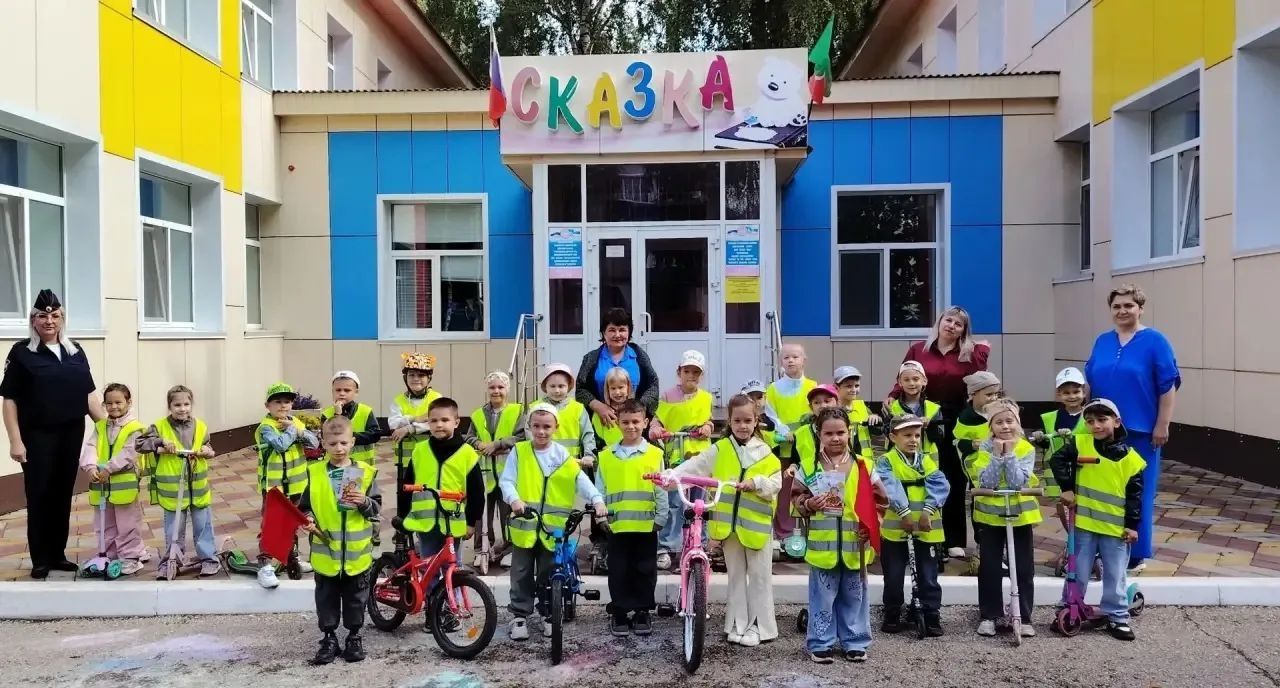 Яшь бөгелмәлеләр юл хәрәкәте кагыйдәләрен кабатладылар