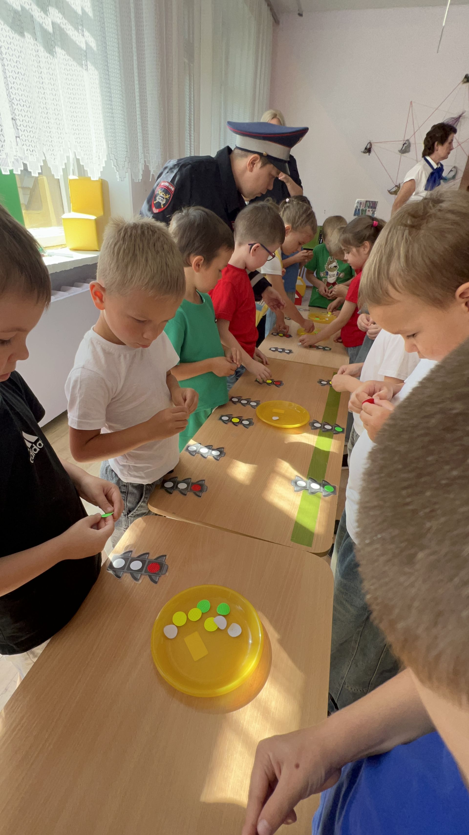 Кечкенә бөгелмәлеләр Светофор турында белделәр