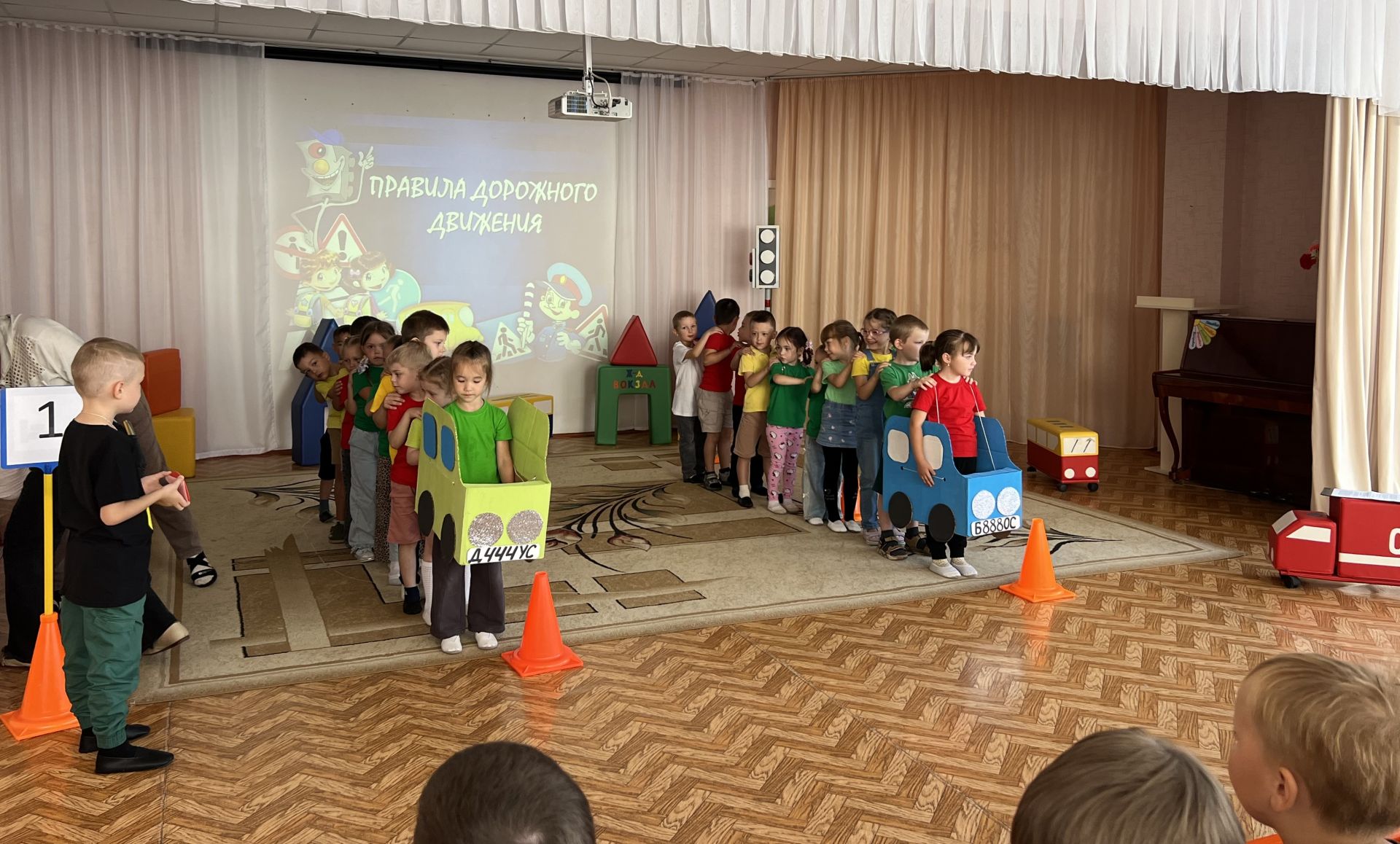 Кечкенә бөгелмәлеләр Светофор турында белделәр