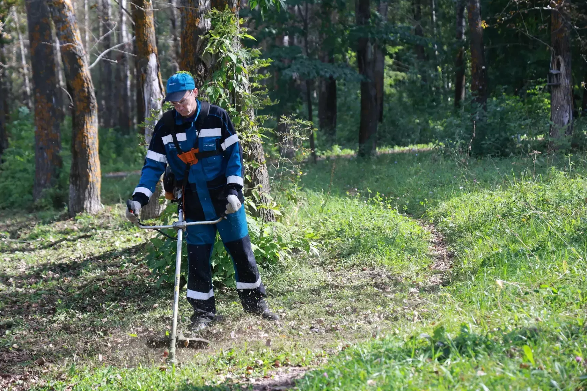 БМЗ хезмәткәрләре Морозов паркында экомарафонда катнаштылар