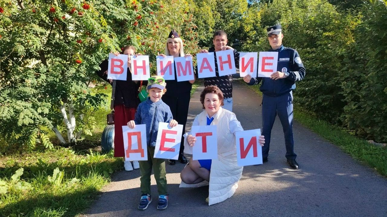 Кечкенә бөгелмәлеләр юл хәрәкәте кагыйдәләрен кабатладылар