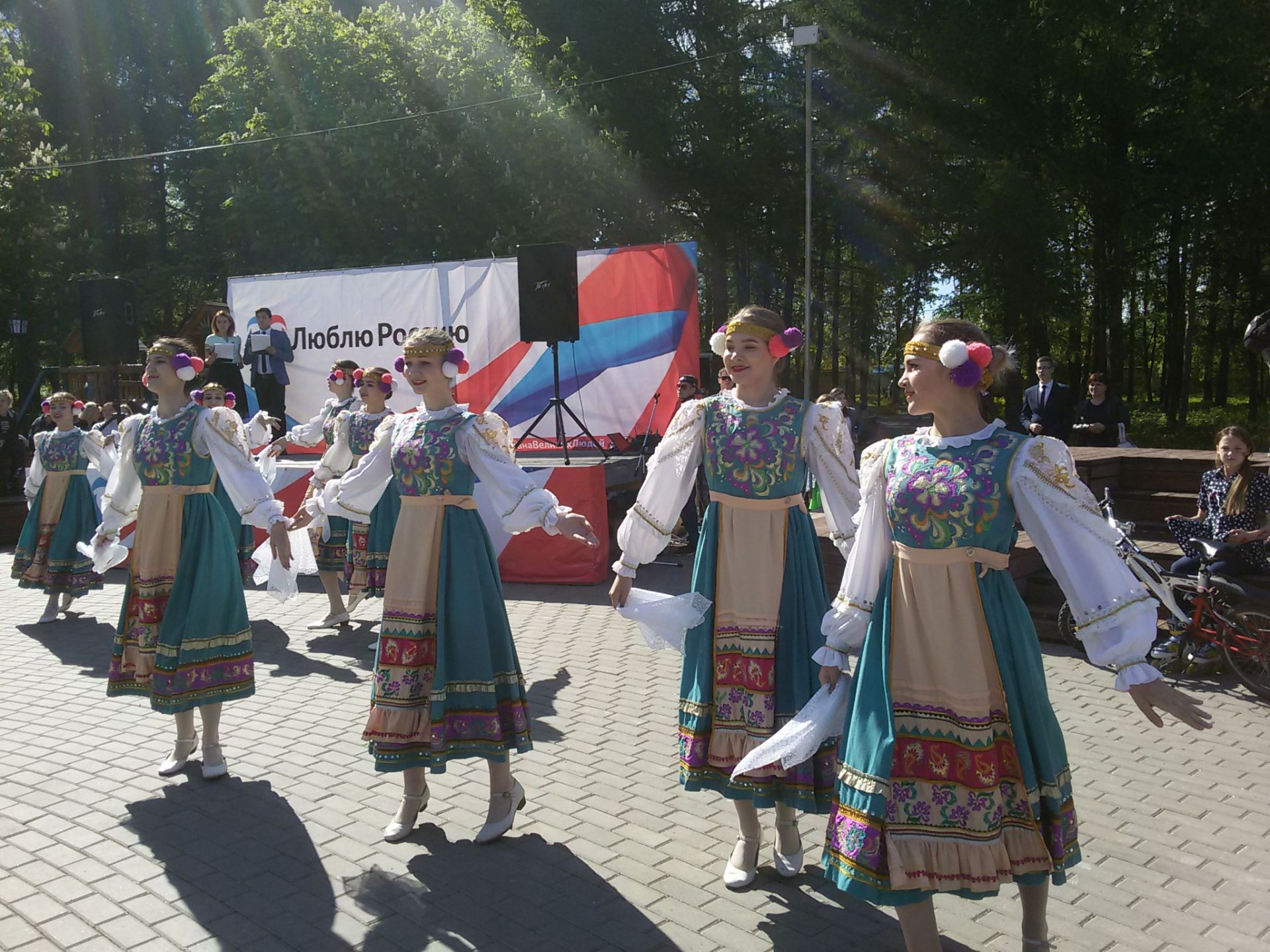 В Бугульме продолжается акция «Красная гвоздика»