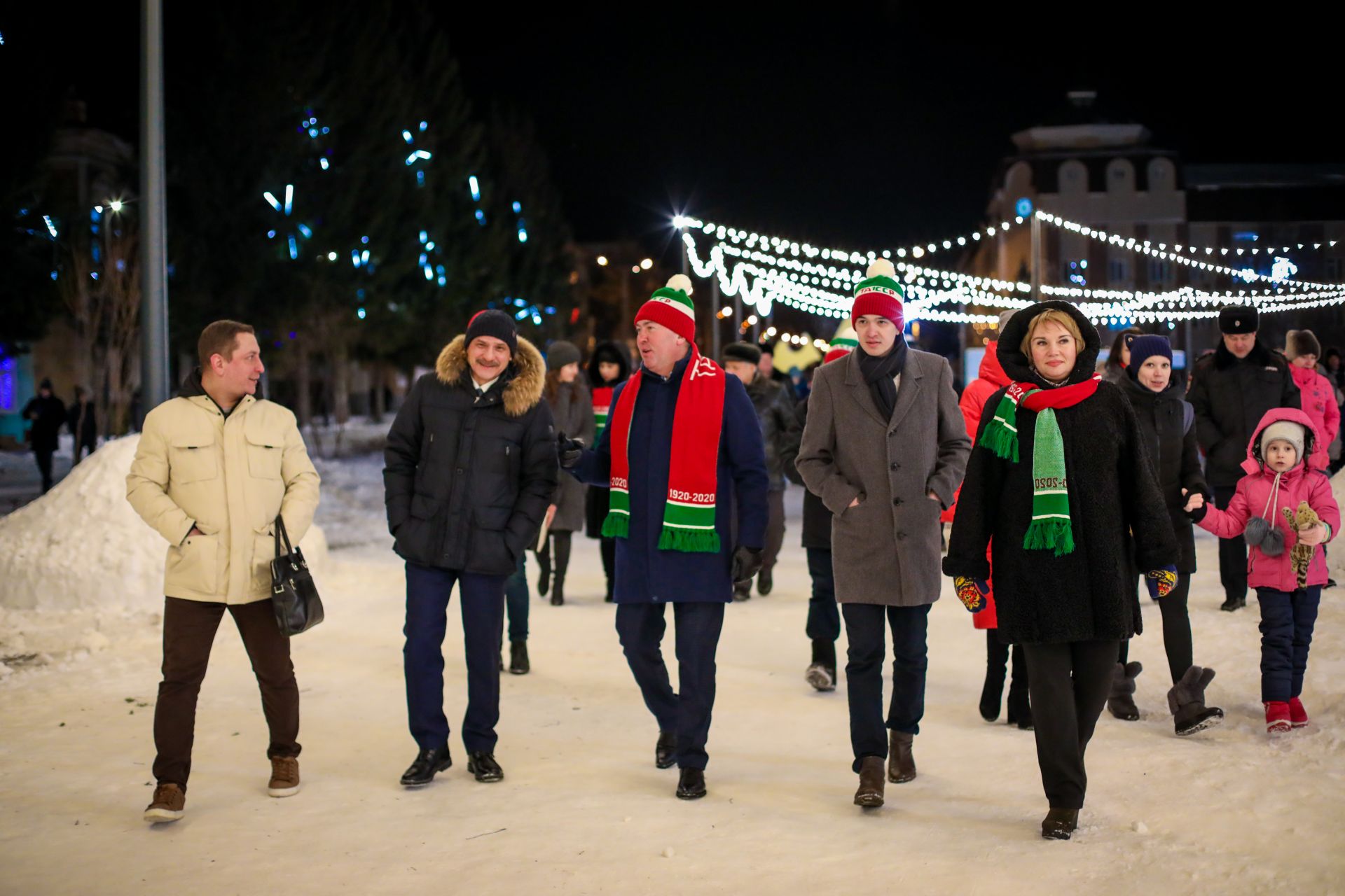 27 декабря  на центральной площади нашего города  состоялось открытие главной елки