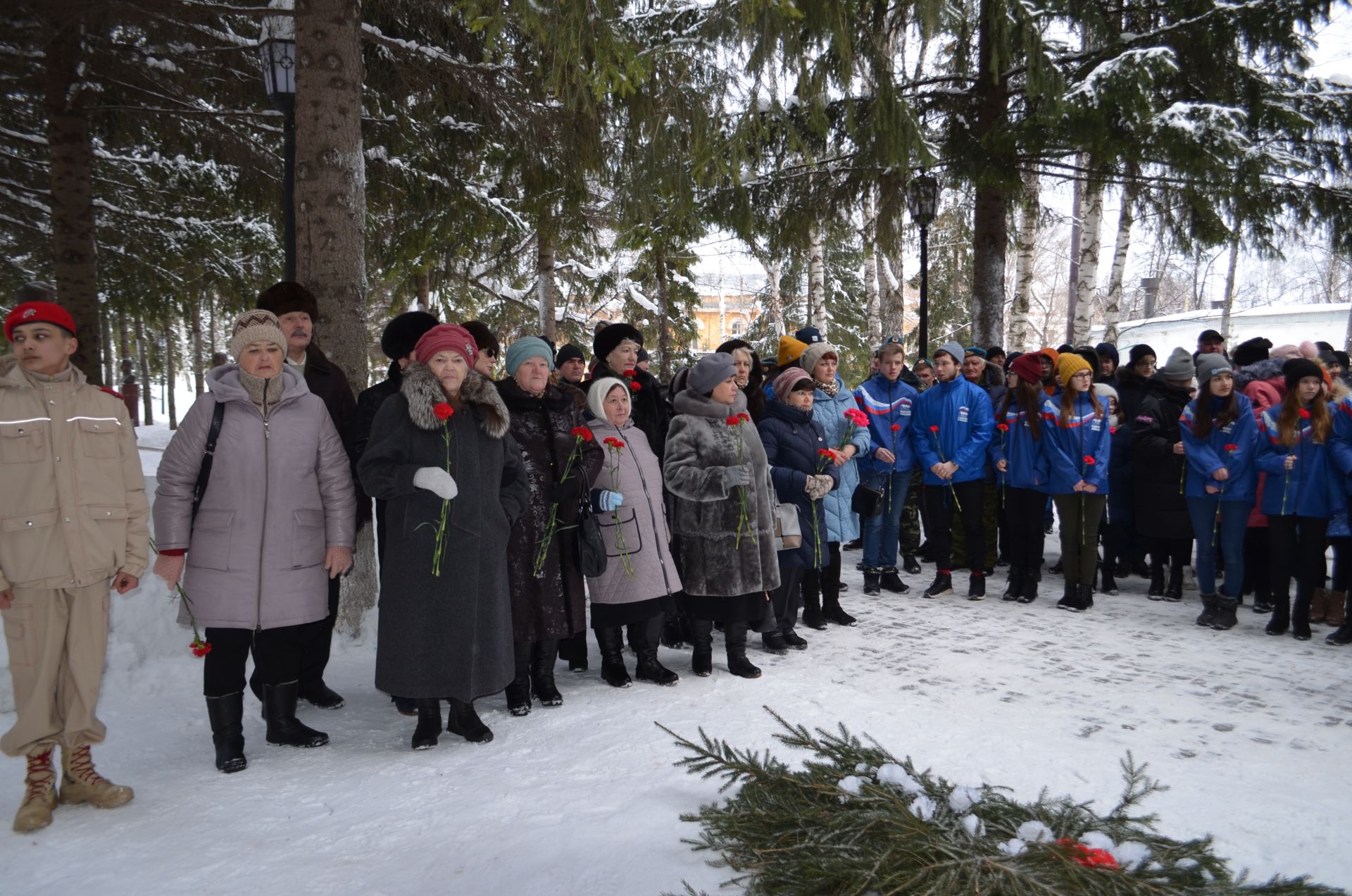 Сегодня в Бугульме состоялось возложение цветов по случаю вывода советских войск из Афганистана