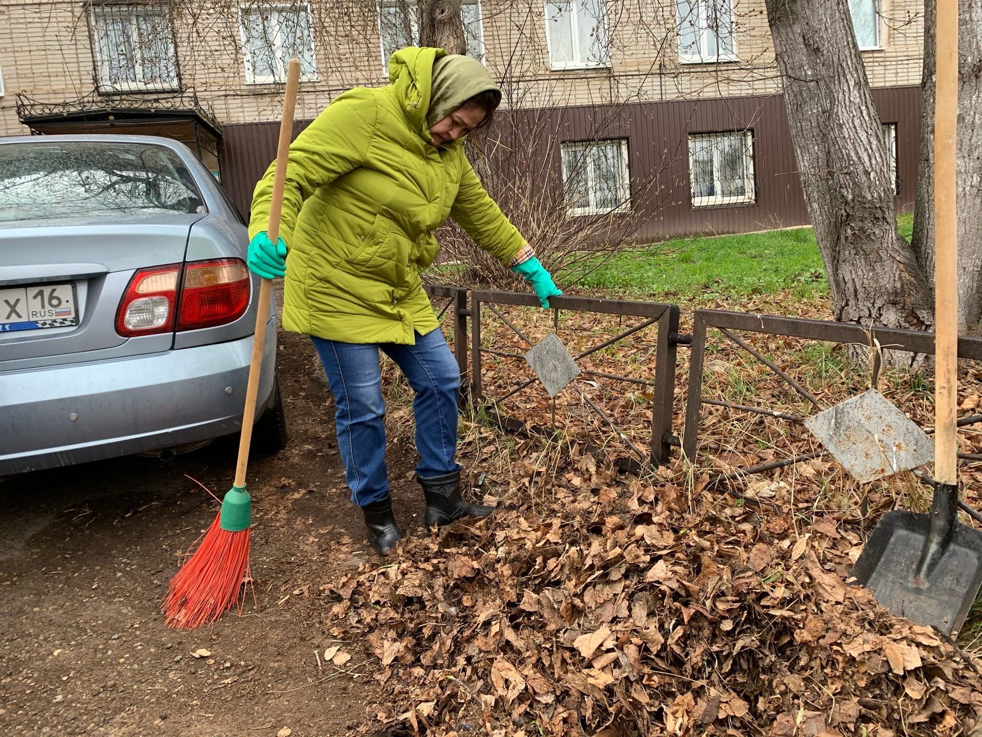 Сотрудники "Бугульминской газеты" приняли участие в городском субботнике