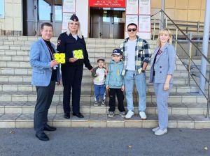 В Бугульме на избирательных участках провели акции по ПДД