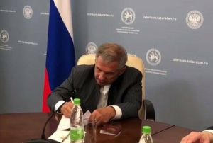 Рустам Минниханов подал документы в ЦИК Татарстана для участия в выборах