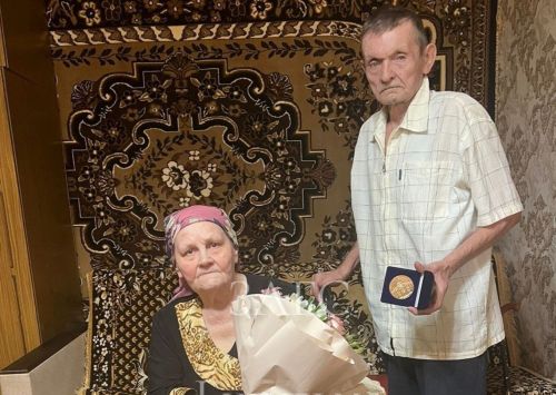 Супруги из Бугульмы отметили изумрудную свадьбу