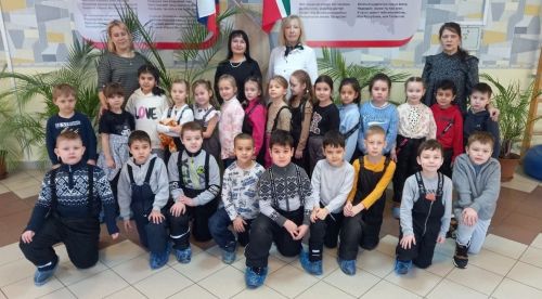 Бөгелмәнең 35нче балалар бакчасында тәрбияләнүчеләр мәктәптә кунакта булдылар