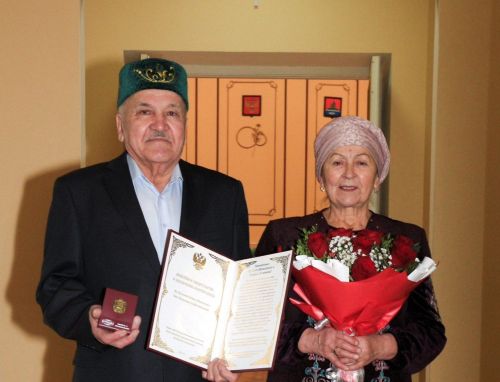 Семью из Бугульмы поздравили с юбилеем совместной жизни
