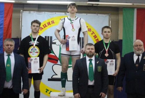 Бугульминец стал призером первенства по пауэрлифтингу в Казани