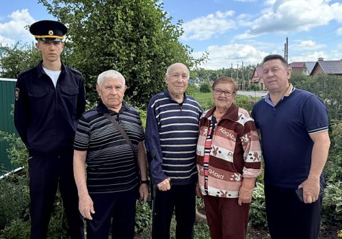 Бөгелмә ветераннар советы һәм полиция хезмәткәрләре эчке эшләр органнары ветеранының хәлен белделәр