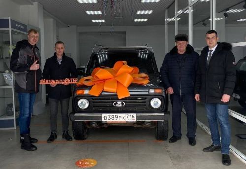Автосалон Бугульмы передал в помощь бойцам СВО автомобиль «Нива»