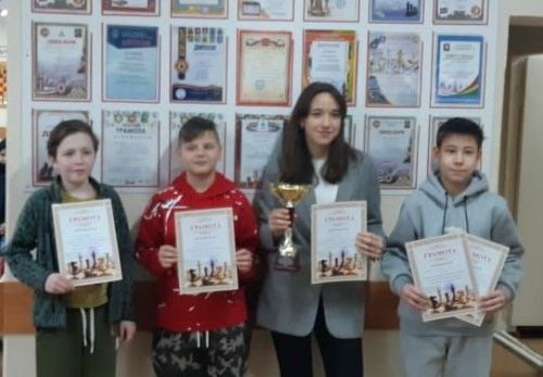 Команда лицея № 2 Бугульмы стала абсолютным победителем Первенства по шахматам среди школ города